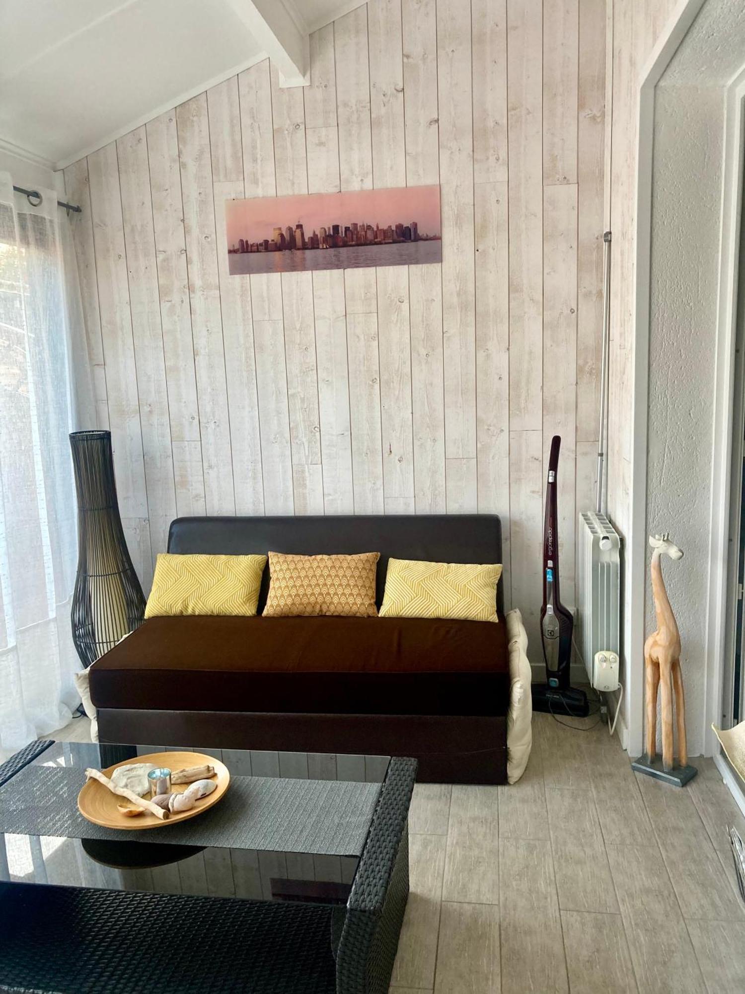 Appartement Duplex Lumineux Idealement Situe Ares Exterior photo